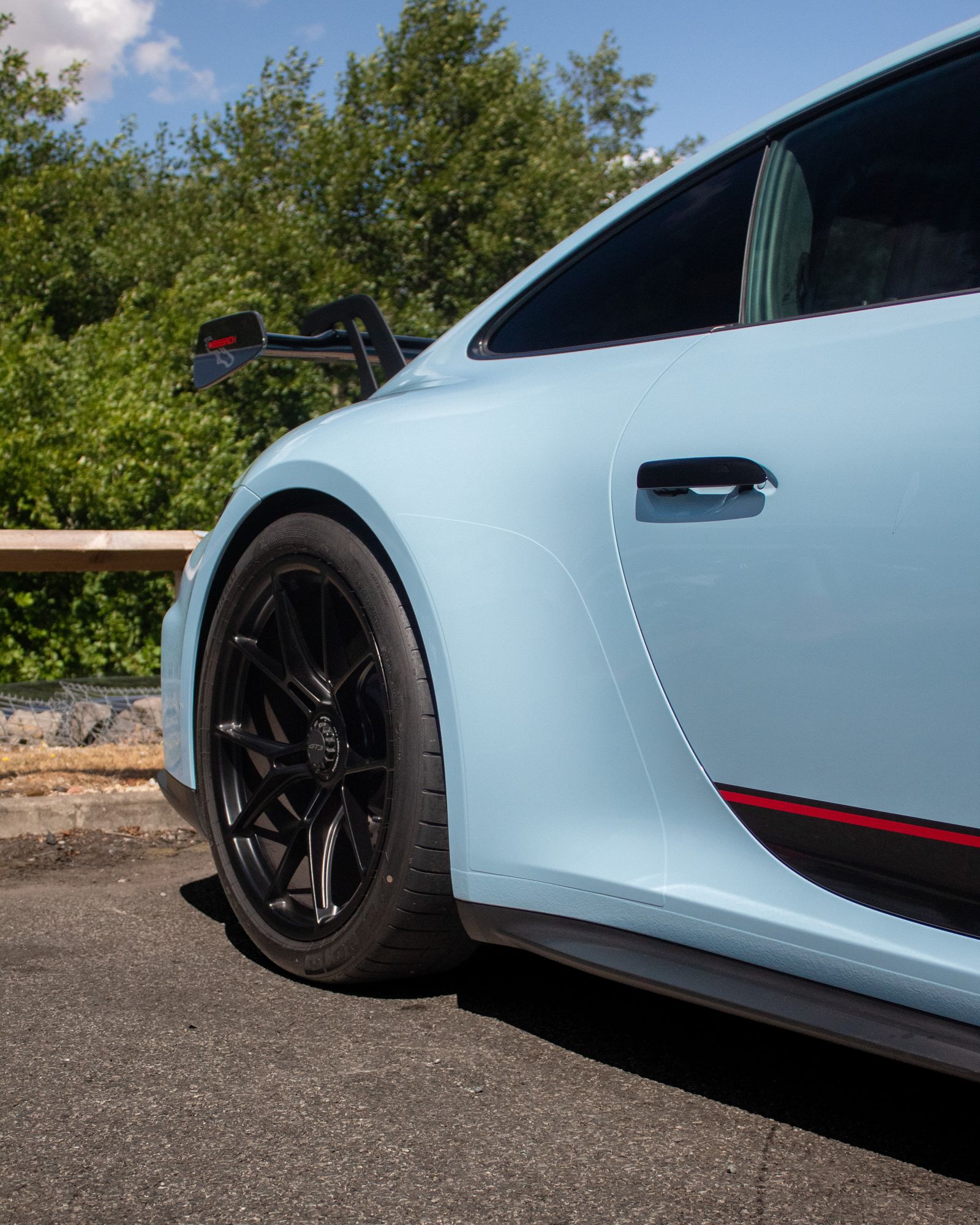Light blue Porsche 911 GT3, side detail